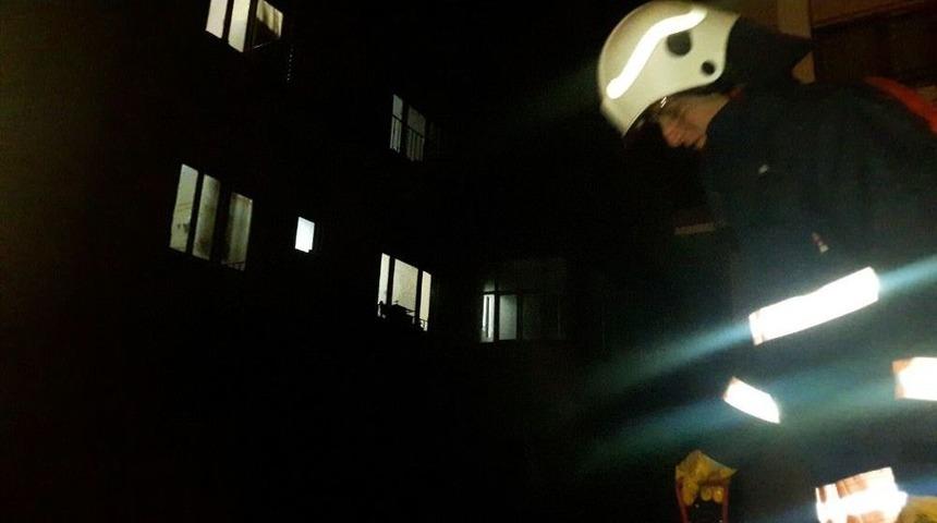 Ev Yangını B&uuml;y&uuml;meden S&ouml;nd&uuml;r&uuml;ld&uuml;