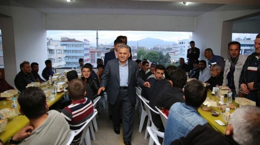 Başkan B&uuml;y&uuml;kkılı&ccedil;, "ramazan Yardımlaşmaya İmkan Tanıyor"