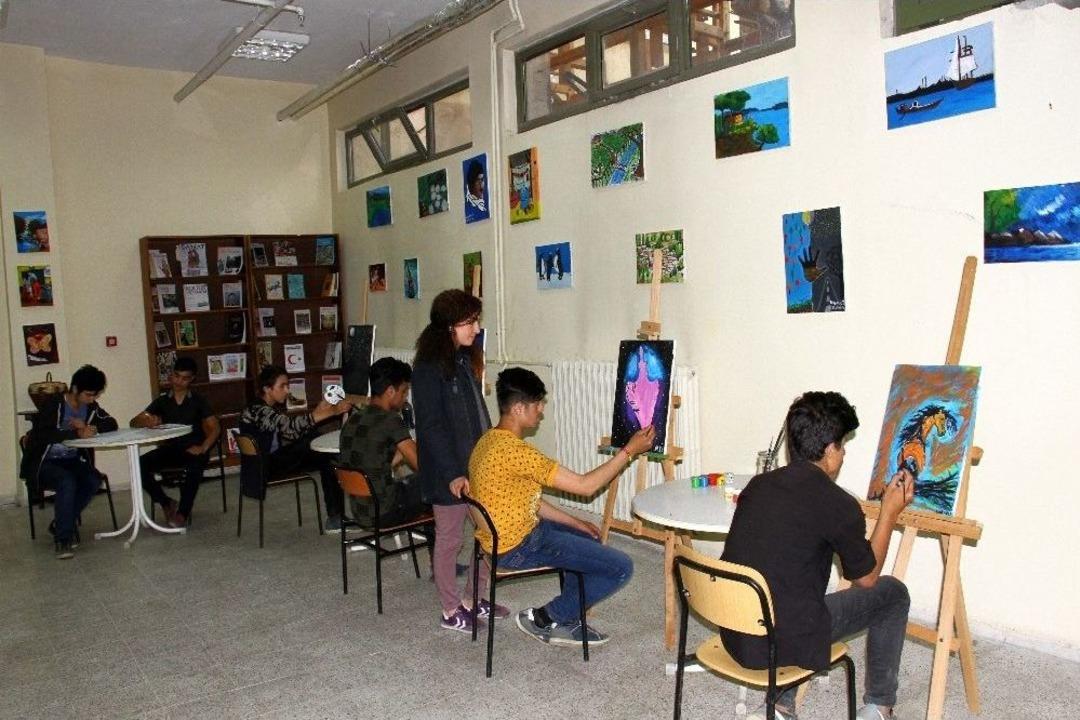 Hizan&rsquo;da &lsquo;resim At&ouml;lyesi&rsquo; A&ccedil;ıldı