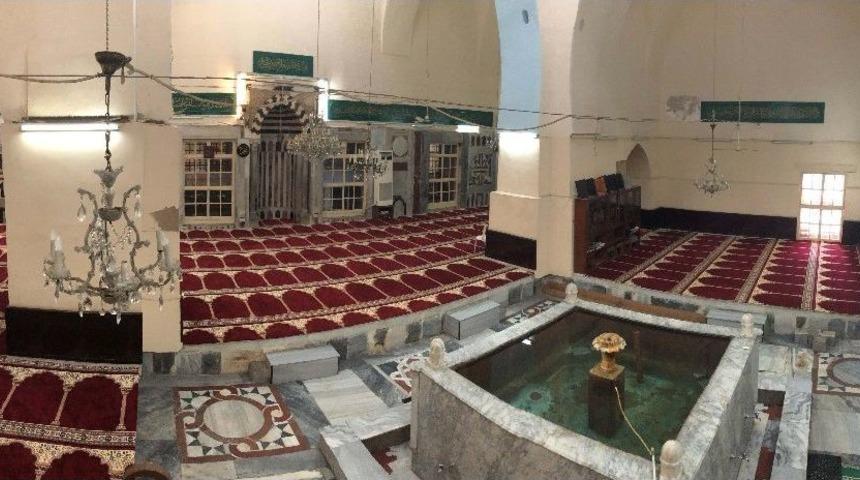 Tika, Trablus&rsquo;ta Camilerin Halılarını Yeniledi