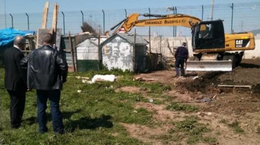 Ka&ccedil;ak Ahırlar Ve K&uuml;mesler Yıkıldı