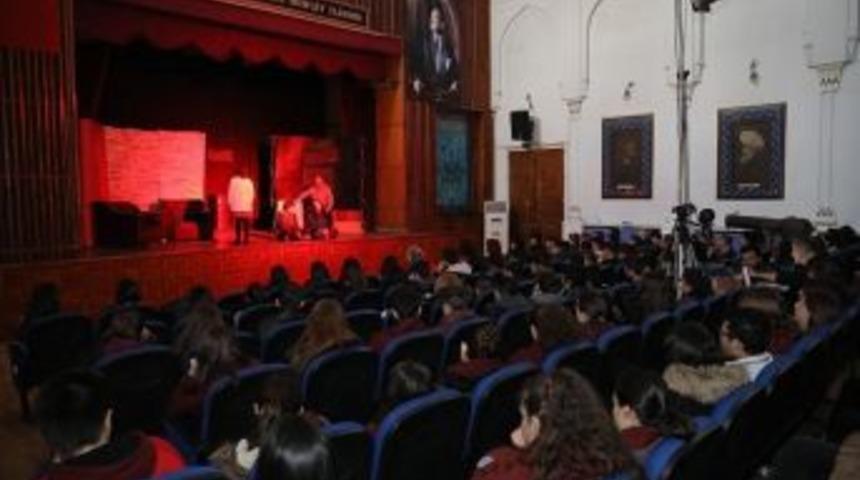 &ldquo;sahte Cennette Ki Sessiz &Ccedil;ığlık&rdquo; G&uuml;l&uuml;&ccedil;&rsquo;te Sahnelenecek