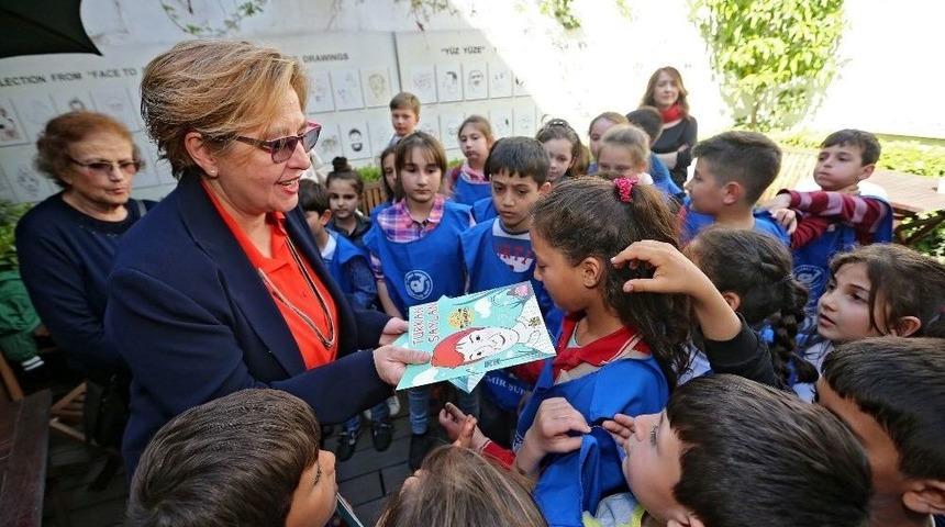 &ldquo;&ccedil;izgilerle T&uuml;rkan Saylan&rdquo; Konak&rsquo;ta A&ccedil;ıldı