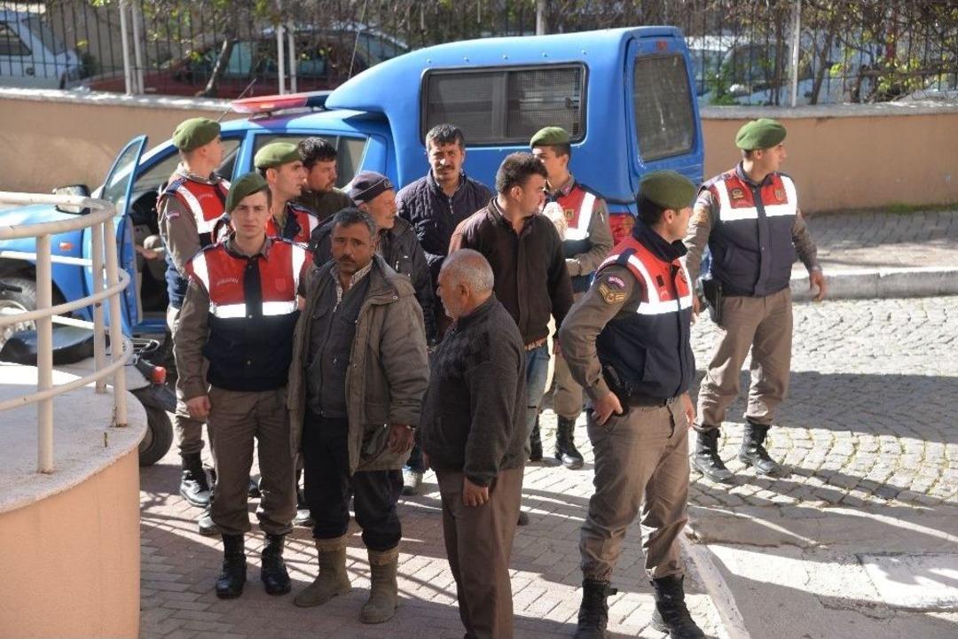 Hayvanları &Ccedil;alındı İddiasıyla Mahalleyi Bastılar