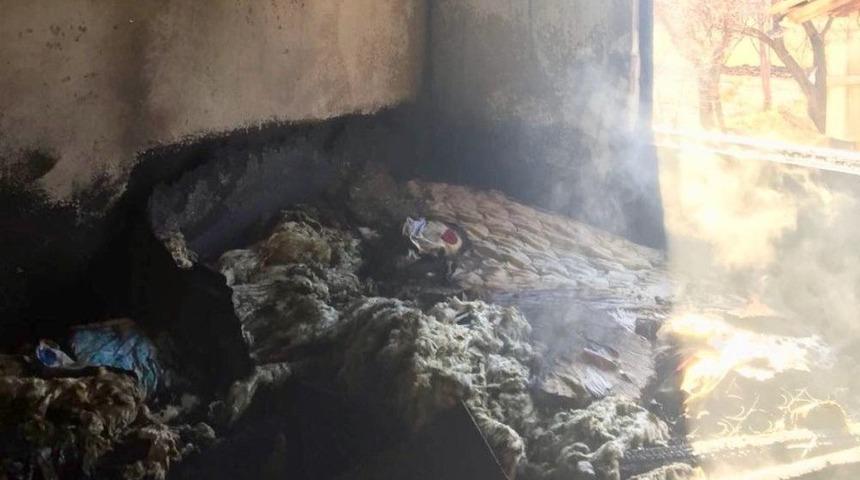 &Ccedil;ıkan Yangında Ev K&uuml;l Oldu