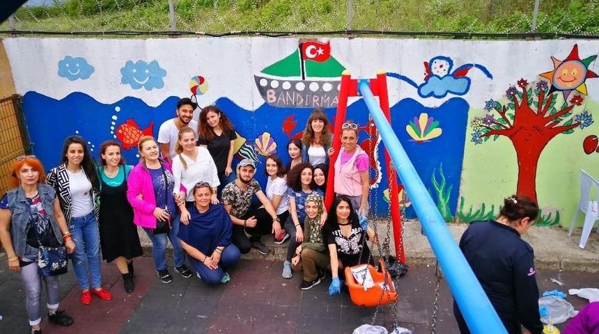 G&ouml;n&uuml;ll&uuml; Kadınlar, Kadın A&ccedil;ık Cezaevini &Ccedil;ocuklar İ&ccedil;in Renklendirdi