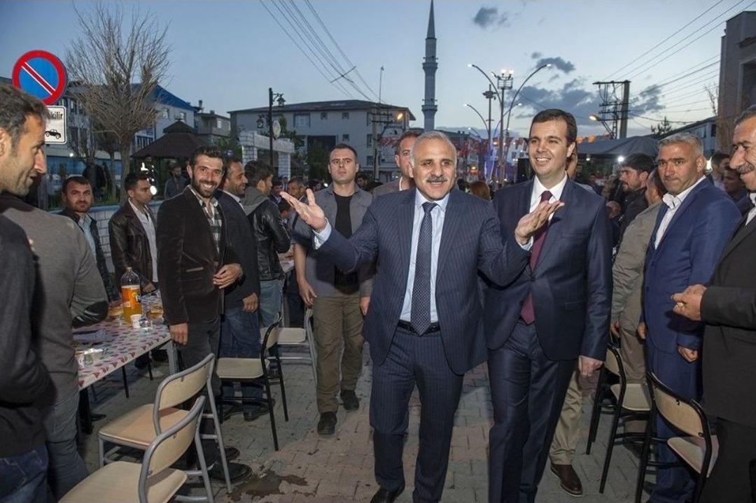 Vali Zorluoğlu, &Ouml;zalp İl&ccedil;esinde İftar A&ccedil;tı