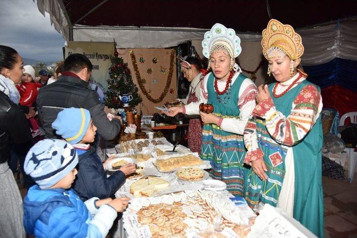 Noel Pazarındaki Dostluk Ve Hoşgörü Dünyaya Bir Kez Daha Örnek Oldu G4