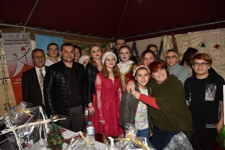 Noel Pazarındaki Dostluk Ve Hoşgörü Dünyaya Bir Kez Daha Örnek Oldu G5