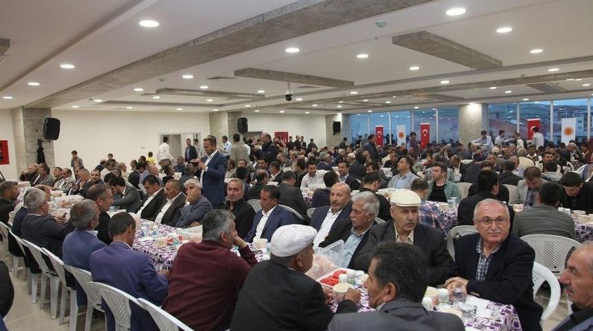 Ahlat Belediyesinden İftar Programı
