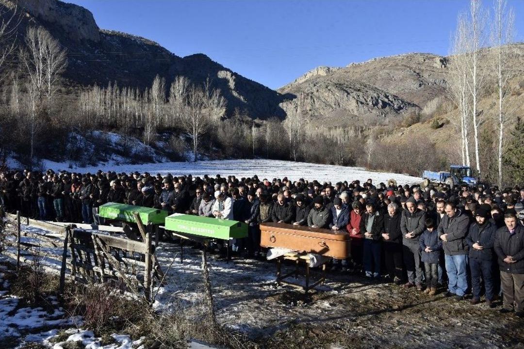 Zigana Dağındaki Kazada &Ouml;lenler Toprağa Verildi