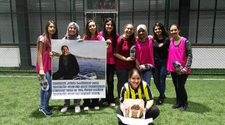 &Ouml;ğrencilerden Kız Arkadaşlarına İlgin&ccedil; Doğum G&uuml;n&uuml; S&uuml;rprizi