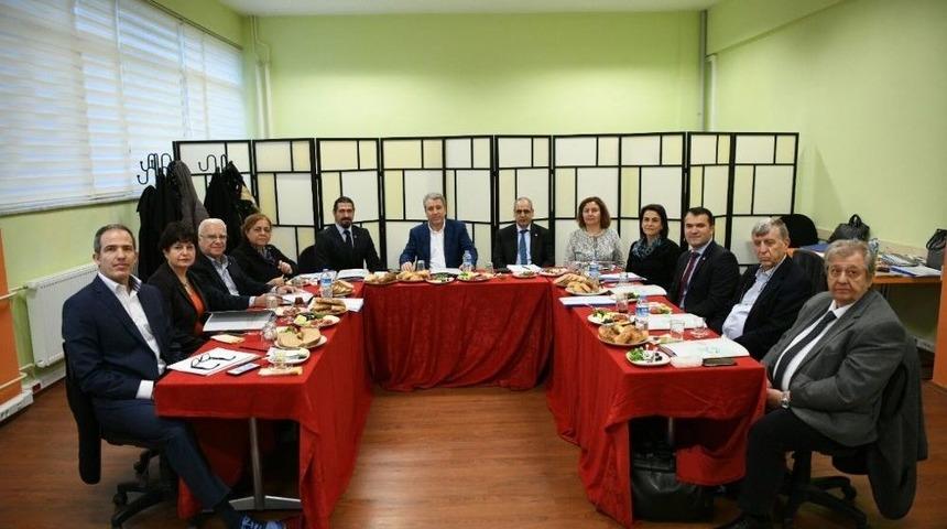 Ege Üniversitesine Pazar Günü Tatil Yok