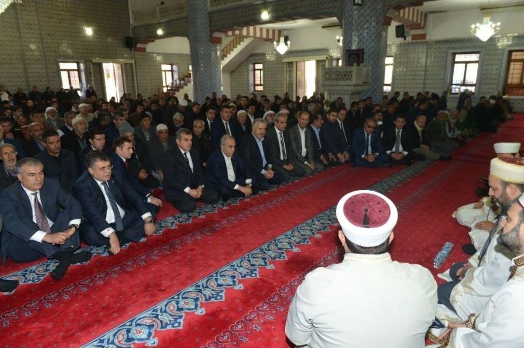 Bakan Aslan Ve Fakıbaba Balıklıg&ouml;l&rsquo;&uuml; Gezdi