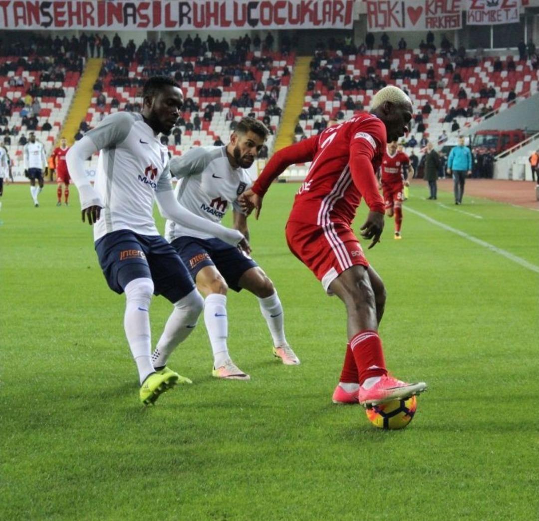 S&uuml;per Lig: Dg Sivasspor: 1 - Medipol Başakşehir: (ilk Yarı)