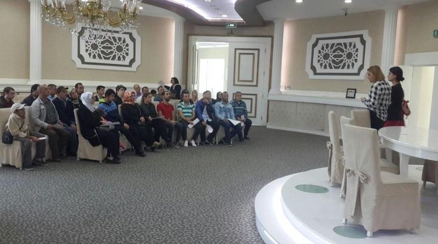 Avcılar&rsquo;da Halk Masası Kariyer Merkezi İle İşsizliğe &Ccedil;&ouml;z&uuml;m Bulunuyor