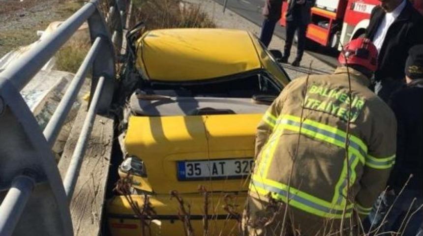 Kaza Yaptığı Aracı Bırakıp Ka&ccedil;tı