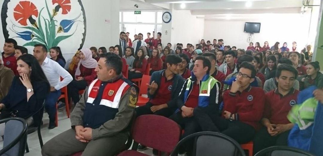 &Ccedil;ameli&rsquo;de &Ouml;ğrencilere Motosiklet Kazalarının Nasıl Azaltılacağı Anlatıldı