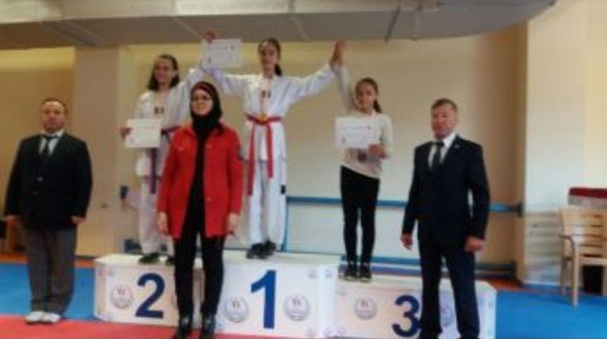 Taekwondo Yarışmasında 3. Oldu