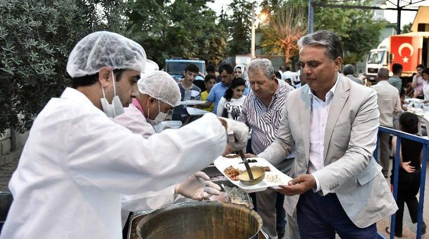 Başkan Uysal: &ldquo;hi&ccedil;bir Mahallemizi Unutmuyoruz&rdquo;