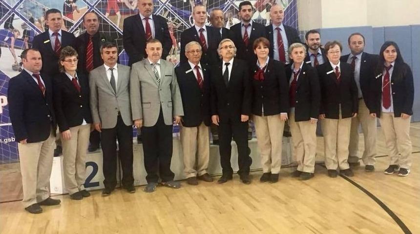 &Ccedil;etin Madalya Taktı