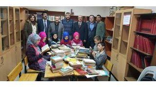 Aslanapa’da 2 Vatandaş Okullara 400 Kitap Bağışında Bulundu