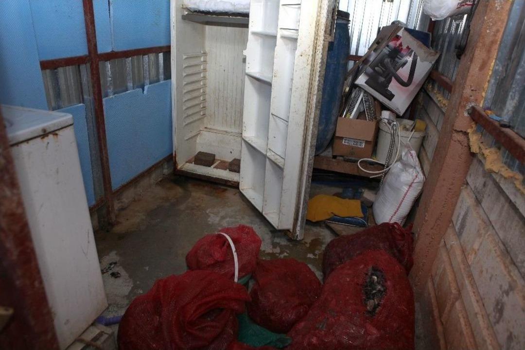 Antalya&rsquo;da Zabıtadan K&uuml;flenmiş Midye Ve Pilav Operasyonu