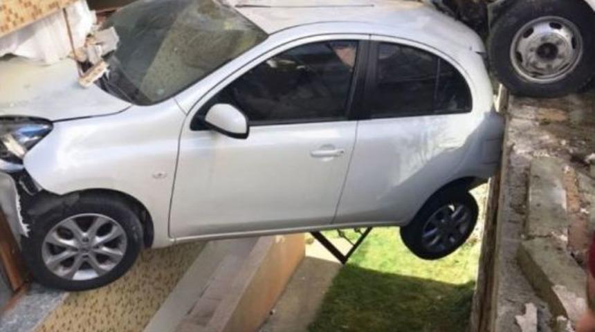 Trabzon&rsquo;da Minib&uuml;s Apartmana Girdi