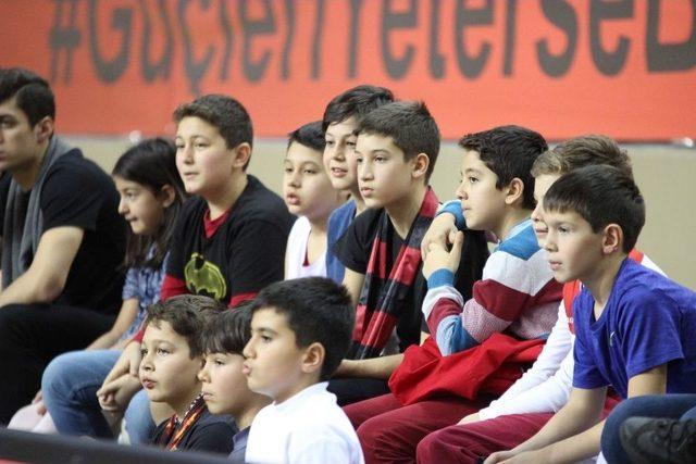 Eskişehir Basket, Trabzonspor Maçına Minik Taraftarlar Damga Vurdu