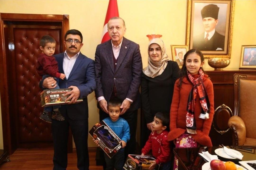 Cumhurbaşkanı Erdoğan Minik Adaşları İle G&ouml;r&uuml;şt&uuml;