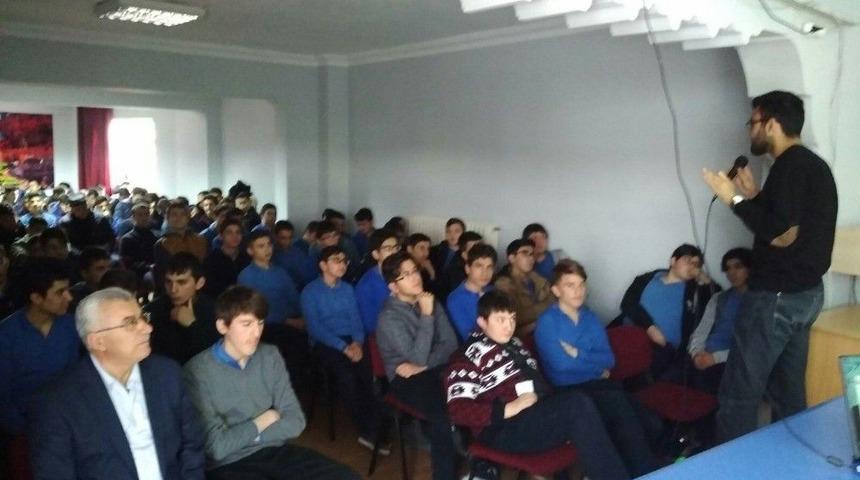 Medeniyet Ve Düşünce Kulübü Lise Öğrencilerini Bilgilendirdi