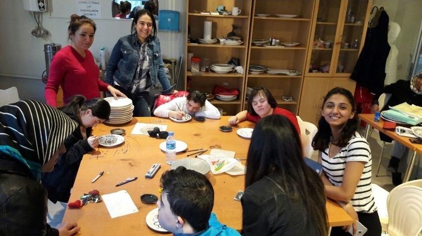 Engelsiz Sanat Merkezi İlgi Görüyor