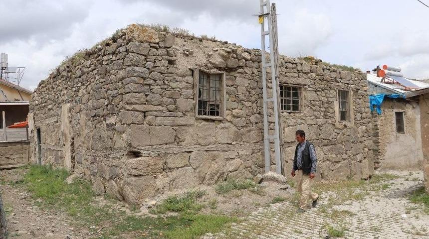 140 Yıllık Cami İlgisizlik Yüzünden Harabeye Döndü