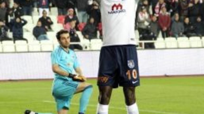 Başakşehir Liderdiği Cimbom&rsquo;a Bıraktı