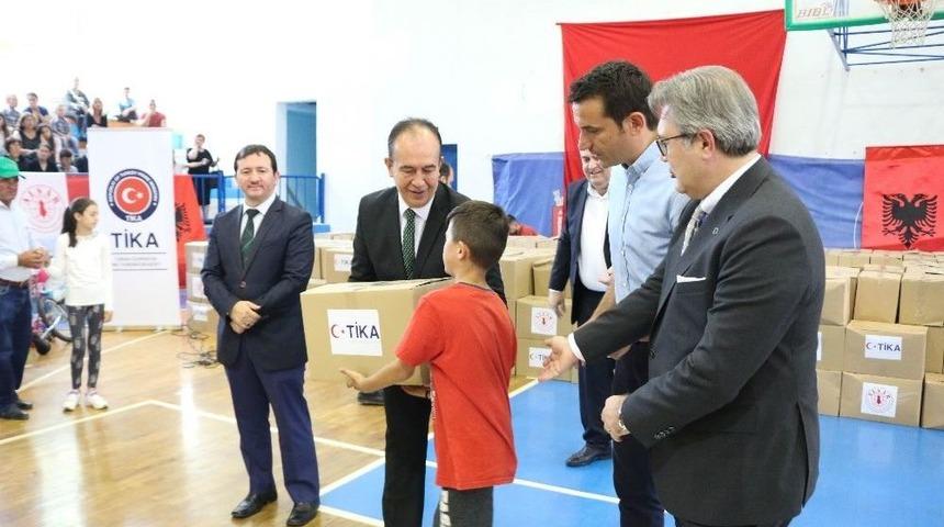 Tika’dan Arnavutluk’ta Yetimlere Gıda Malzemesi Desteği