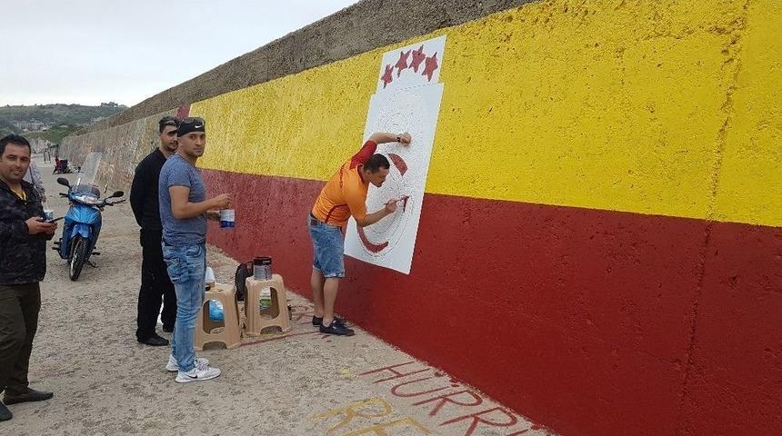 21. Şampiyonluğa 21 Metre Galatasaray Bayrağı