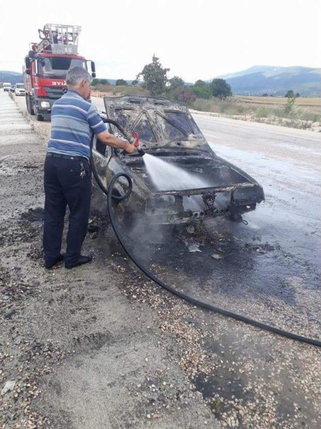 Seyir Halinde Alev Alan Otomobil Kullanılmaz Hale Geldi