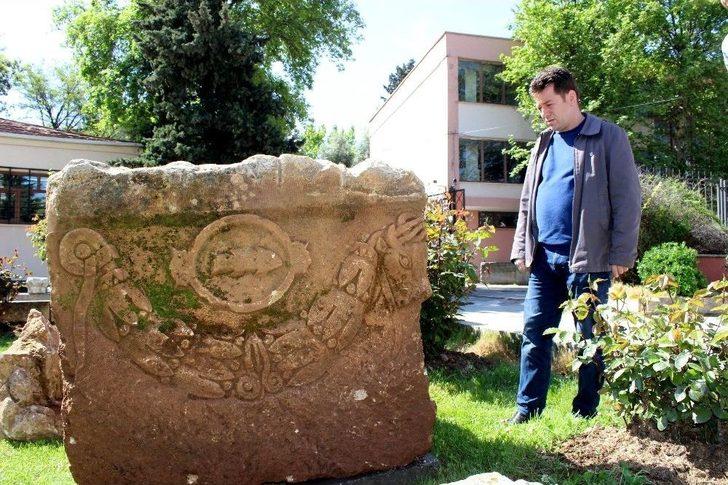 Boğa Başlı 1700 Yıllık Lahit Bulundu G4