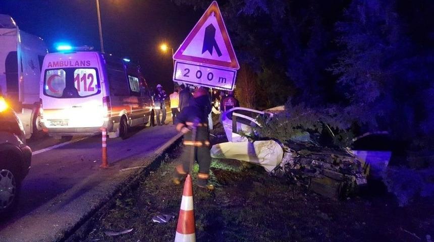 Tem Otoyolunda Feci Kaza: 1 &Ouml;l&uuml;, 2 Yaralı