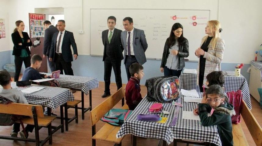 Sanat Gecesi Geliri İle Köy Okulunu Yeniledi