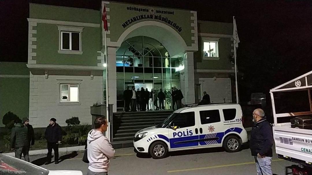 Mezar Sorup Bek&ccedil;iyi Hastanelik Ettiler