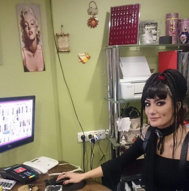 Kadıköy’de İntihar... 40 Yaşındaki Kadın İş Yerinde İntihar Etti