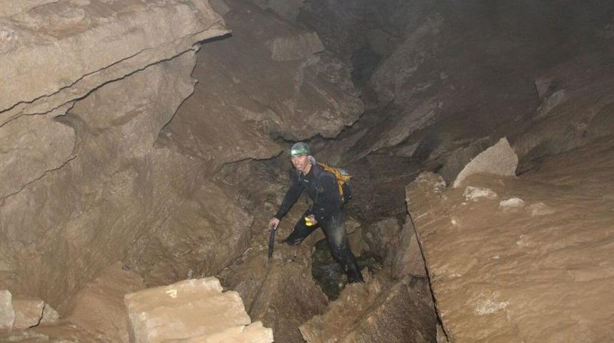 Hakkarili Dağcılar Derecikte Mağara Keşfettiler