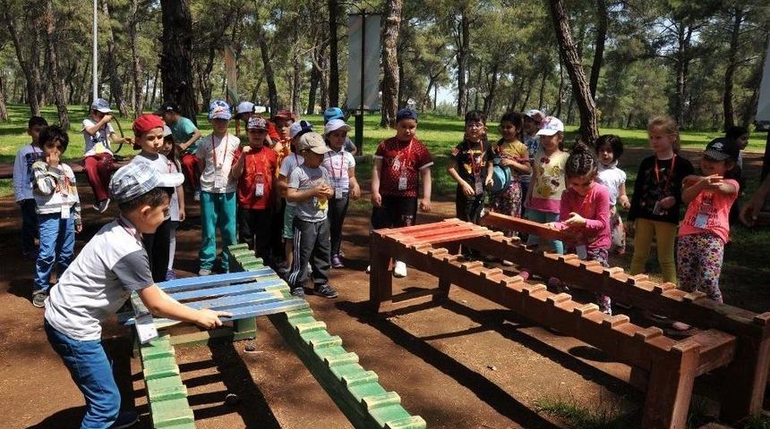 Macera Ormanı &Ccedil;ocukları Eğlendiriyor