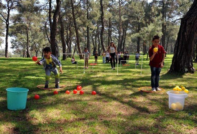 Macera Ormanı Çocukları Eğlendiriyor