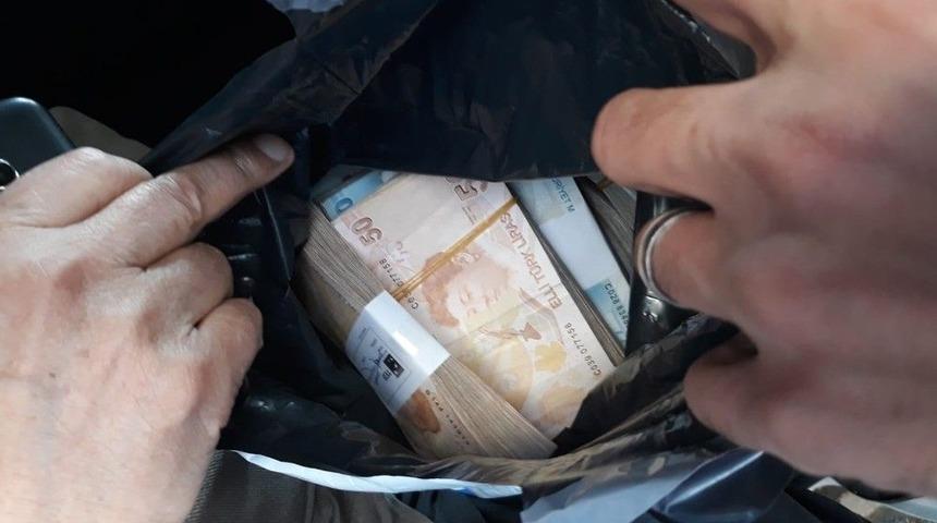 Polisin Dikkati Yaşlı Adamın 100 Bin Lirasını Kurtardı