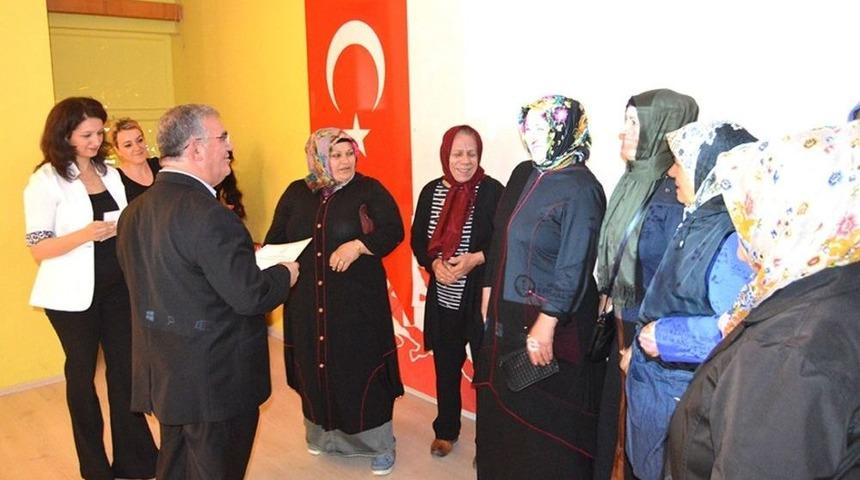 Okuma-yazma Kursunu Bitirenler Sertifika Aldı