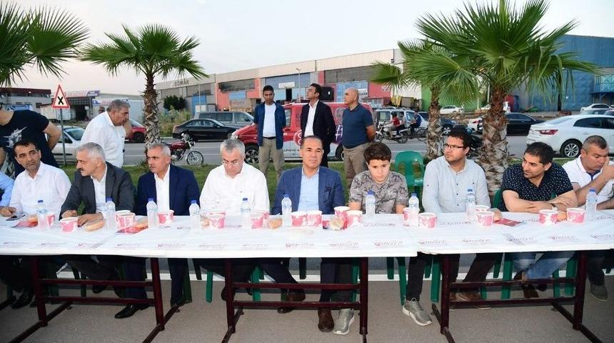 Başkan S&ouml;zl&uuml;, Metal Sanayi Sitesi Esnafıyla İftarda Buluştu