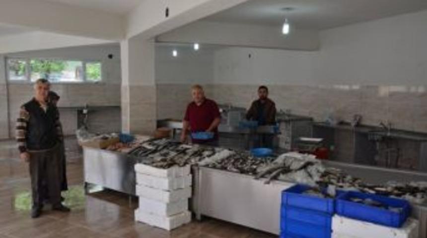 Emet’te Balık Pazarı