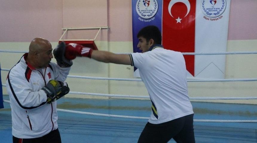 Turgut &Ouml;zal Boks İhtisas Ligde İddialı